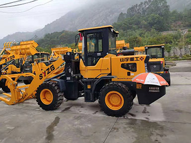 恭喜羅總喜提新車(chē)，山宇裝載機(jī)940走起，山宇重工，助您成功！